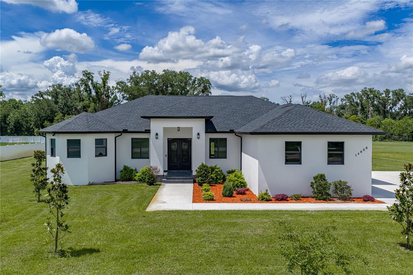 Property Photo: 14080 Sydney Road FL 33527