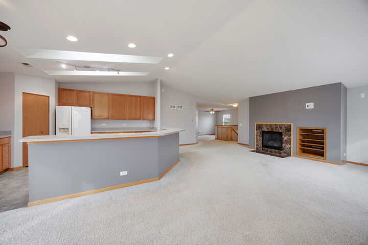Property Photo:  2614 Loren Lane 2614  IL 60102 