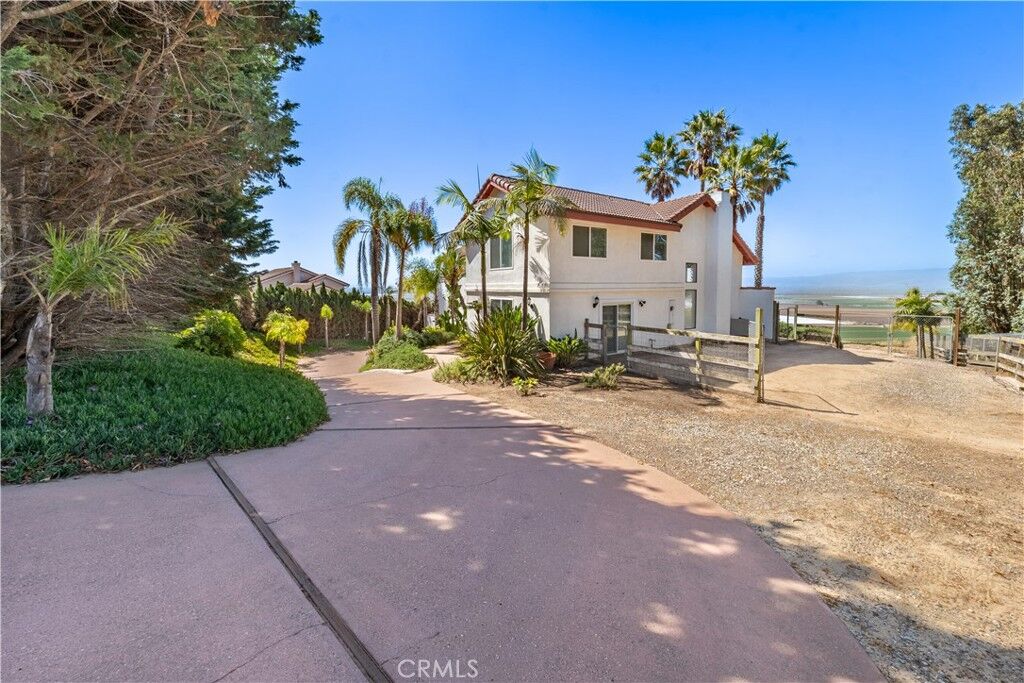Property Photo:  425 Calle Cielo  CA 93444 