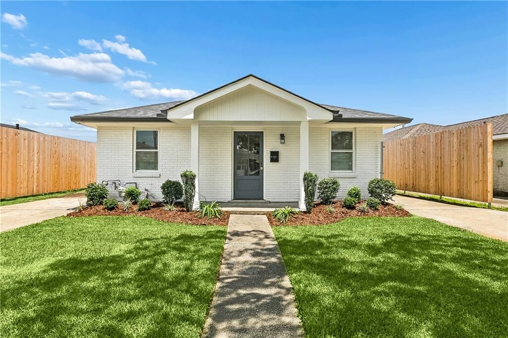 Property Photo:  433 Greenmount Drive  LA 70005 
