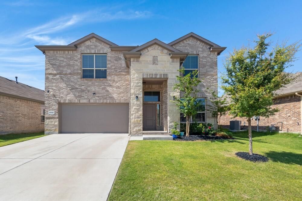 Property Photo: 1112 Croxley Way TX 76247