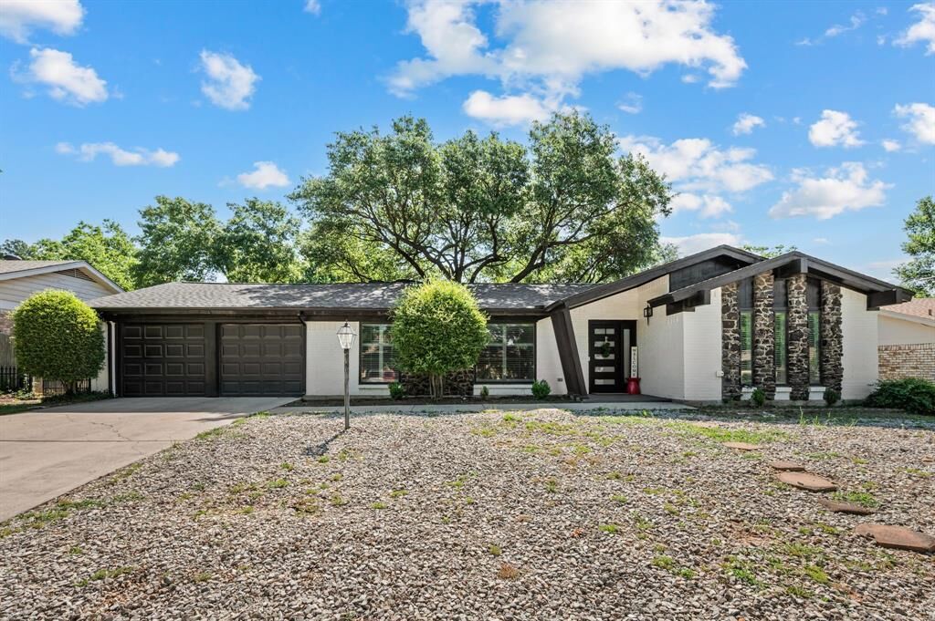Property Photo: 1760 Northridge Drive TX 76054