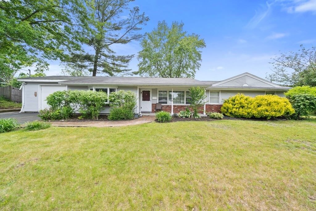 Property Photo:  6 Antrim Rd  MA 01960 