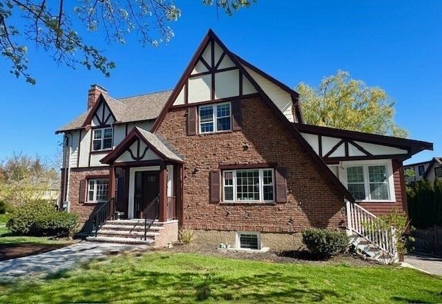 Property Photo:  4 Madison St  MA 02478 