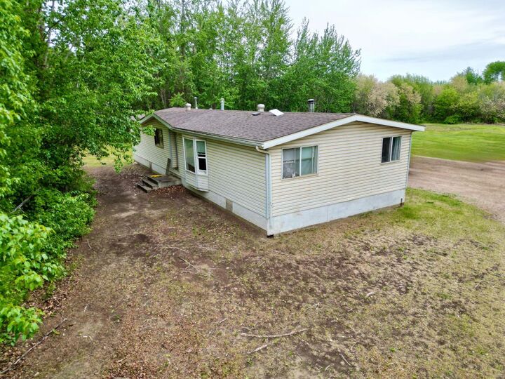 Property Photo: 9701 95 Street AB T0H 2H0