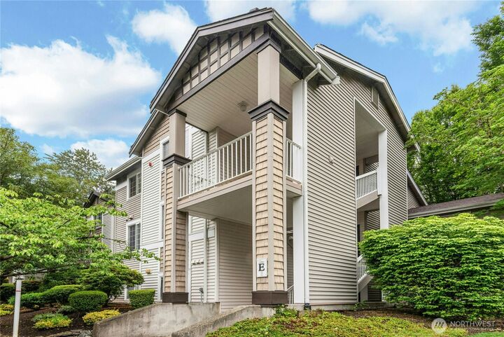 Property Photo: 25235 SE Klahanie Boulevard E305 WA 98029