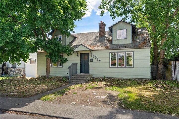 Property Photo: 1024 E Wellesley Ave WA 99207