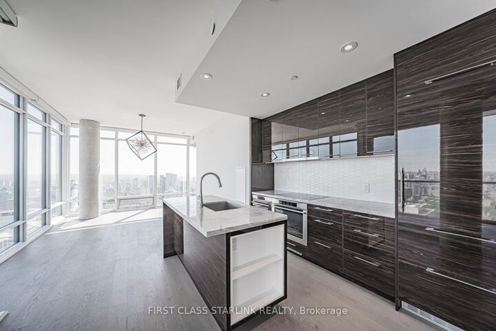 Property Photo:  488 University Avenue 4802  ON M5G 0C1 