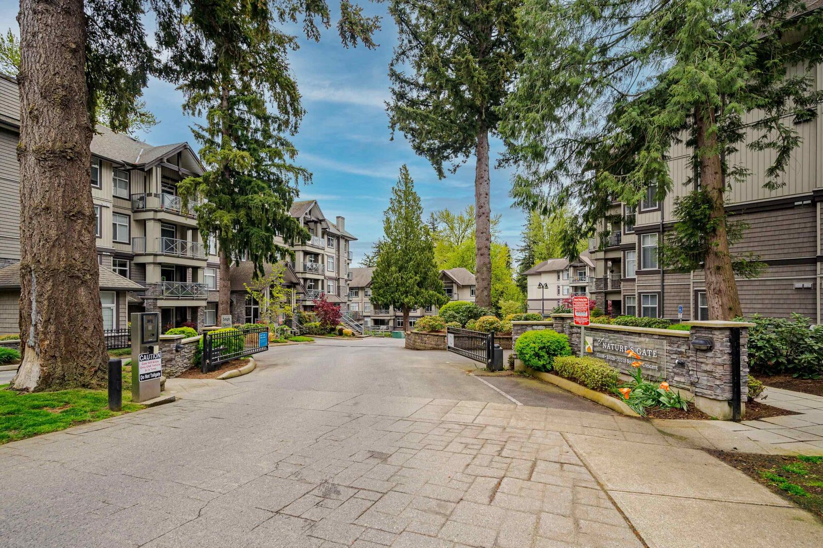 Property Photo:  33328 Bourquin Crescent 204  BC V2S 1Y1 