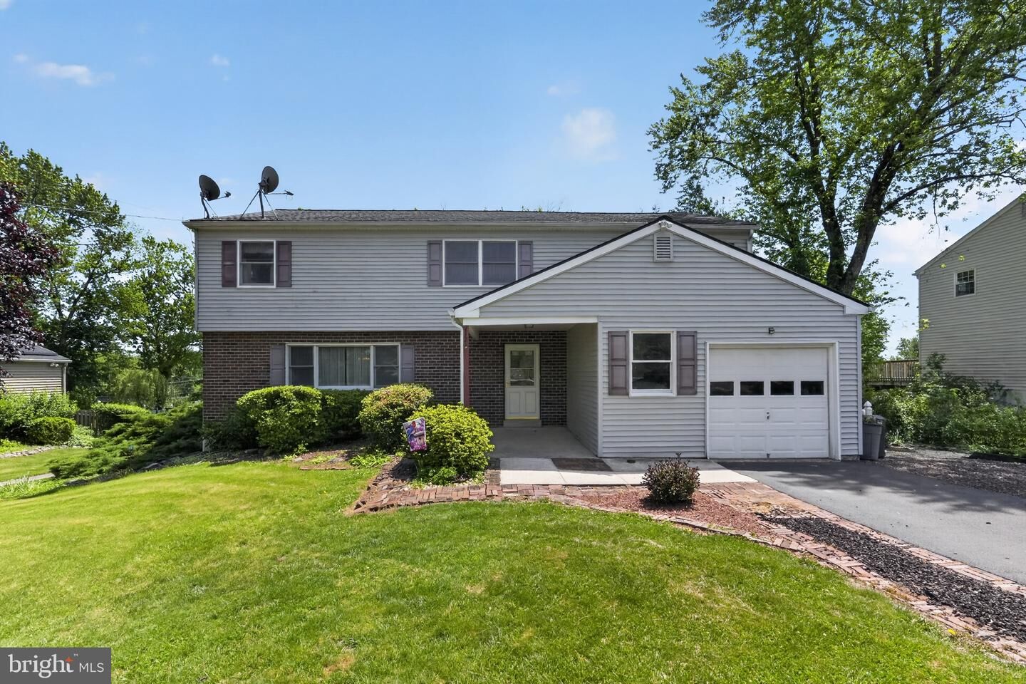 Property Photo: 712 Meadowlark Road PA 19403
