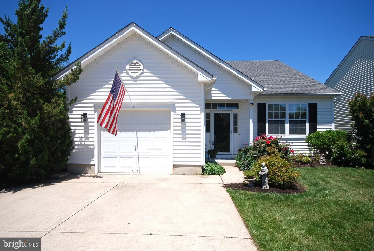 Property Photo:  1 Mayfaire Circle  NJ 08060 