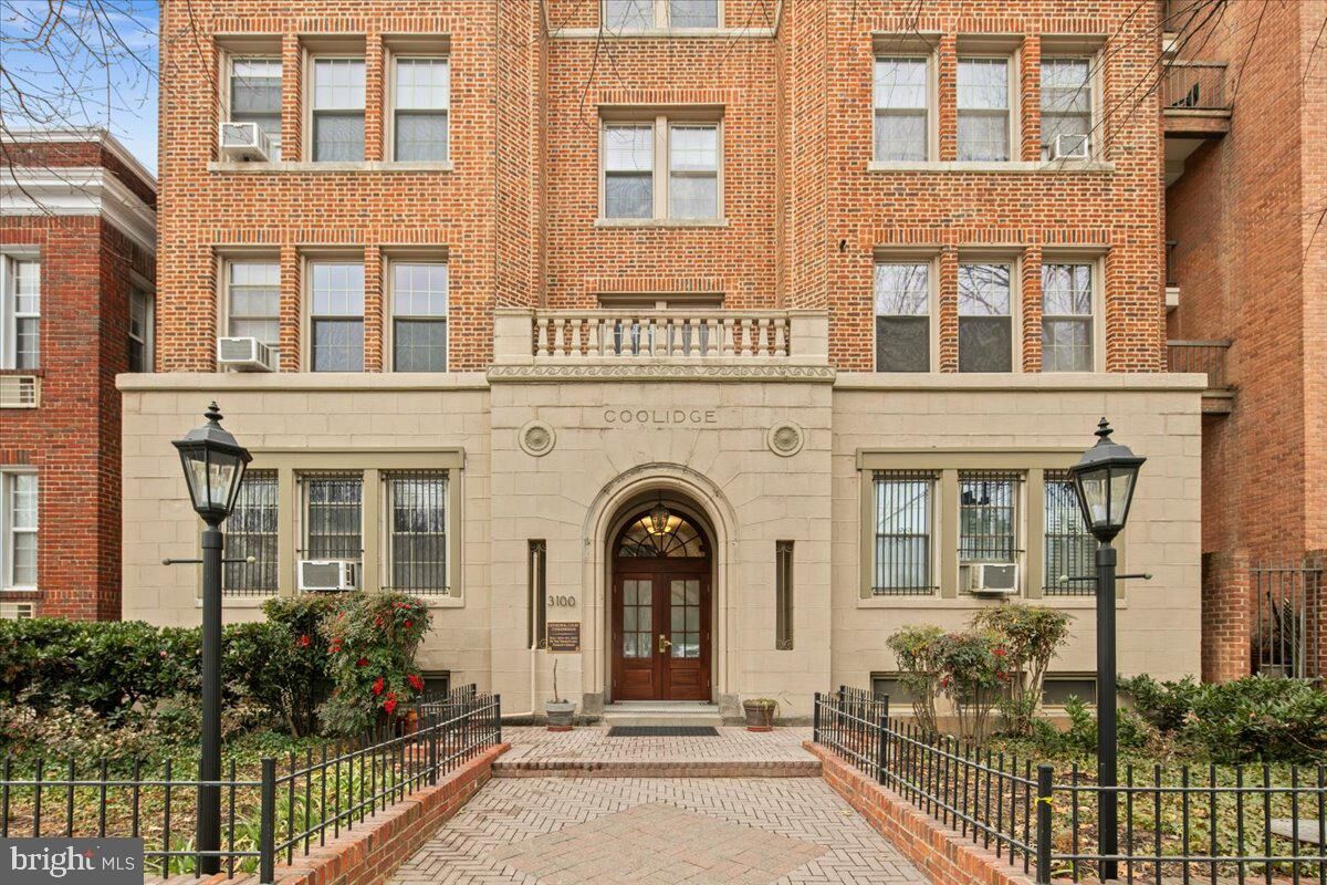 Property Photo:  3100 Wisconsin Avenue NW 406  DC 20016 