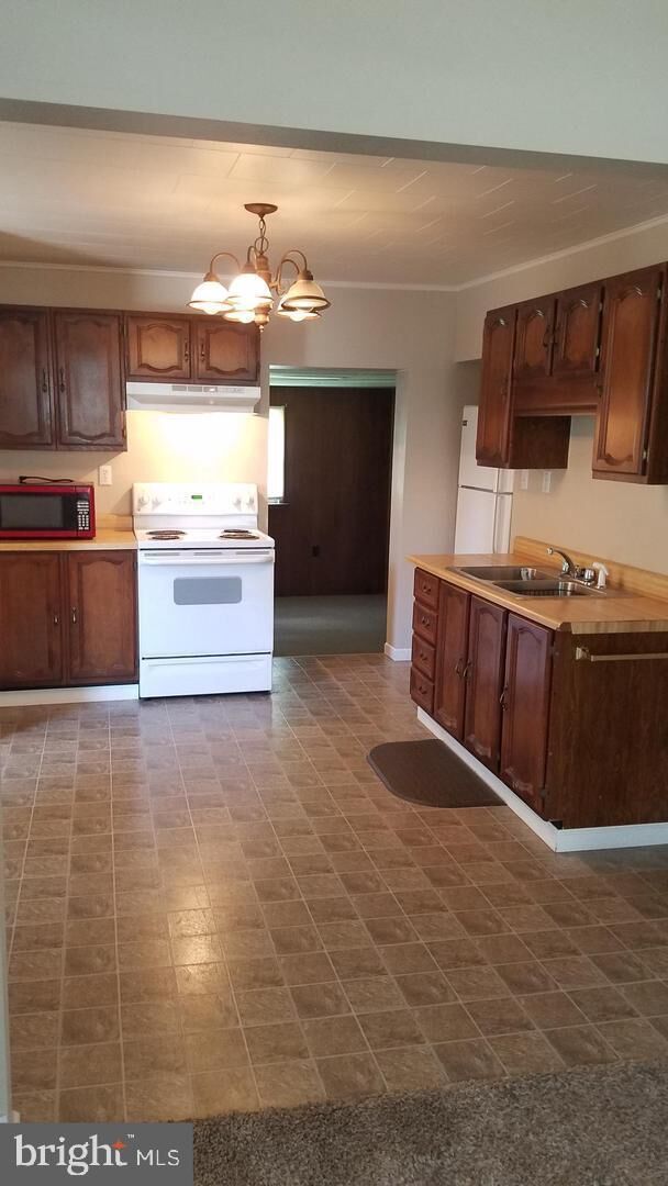 Property Photo:  46 N Jefferson Street  PA 17225 