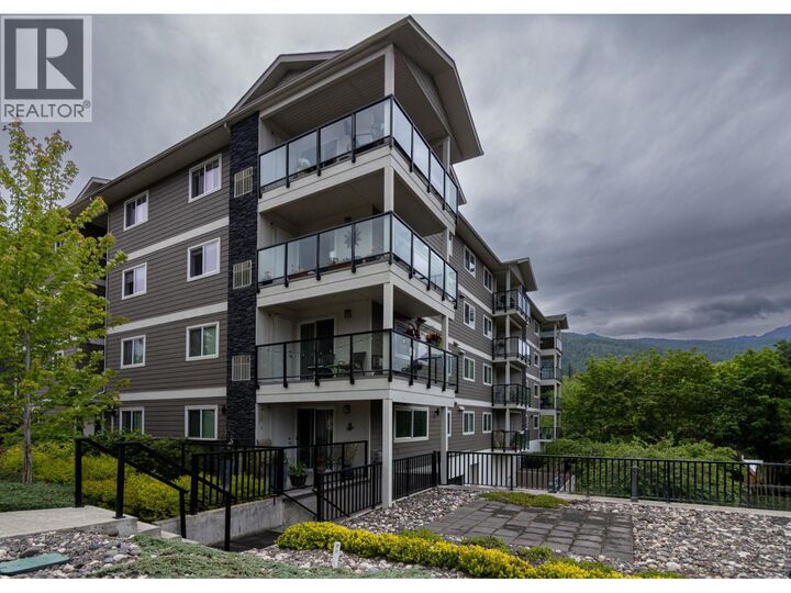 Property Photo:  330 4 Avenue Southeast 402  BC V1E 0E2 