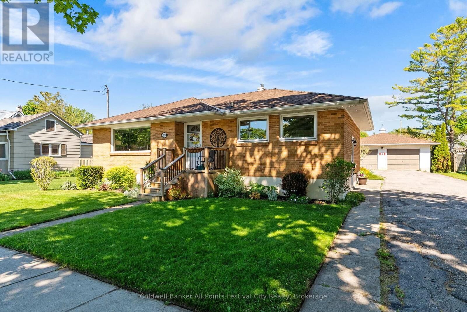Property Photo:  153 Warren Street  ON N7A 3W5 