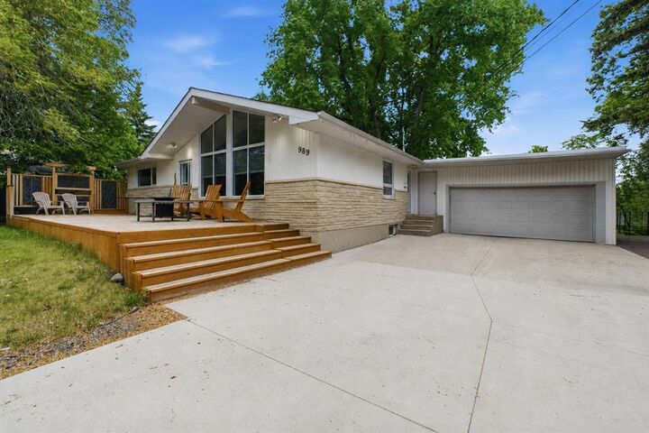 Property Photo:  989 McIvor Avenue  MB R2G 2K1 