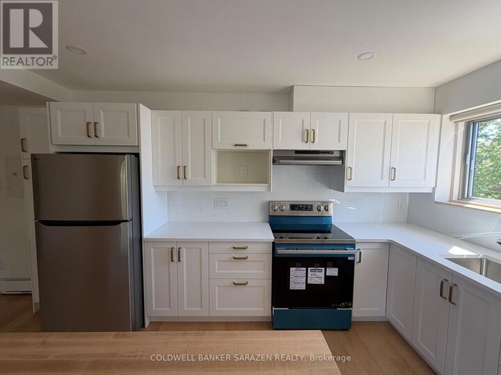 Property Photo:  684 Tweedsmuir Avenue  ON K1Z 5P6 