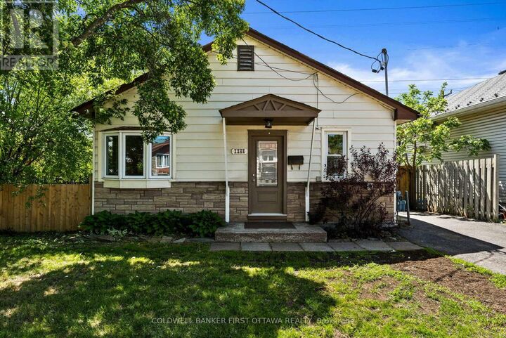Property Photo:  1246 Kitchener Avenue  ON K1V 6W5 