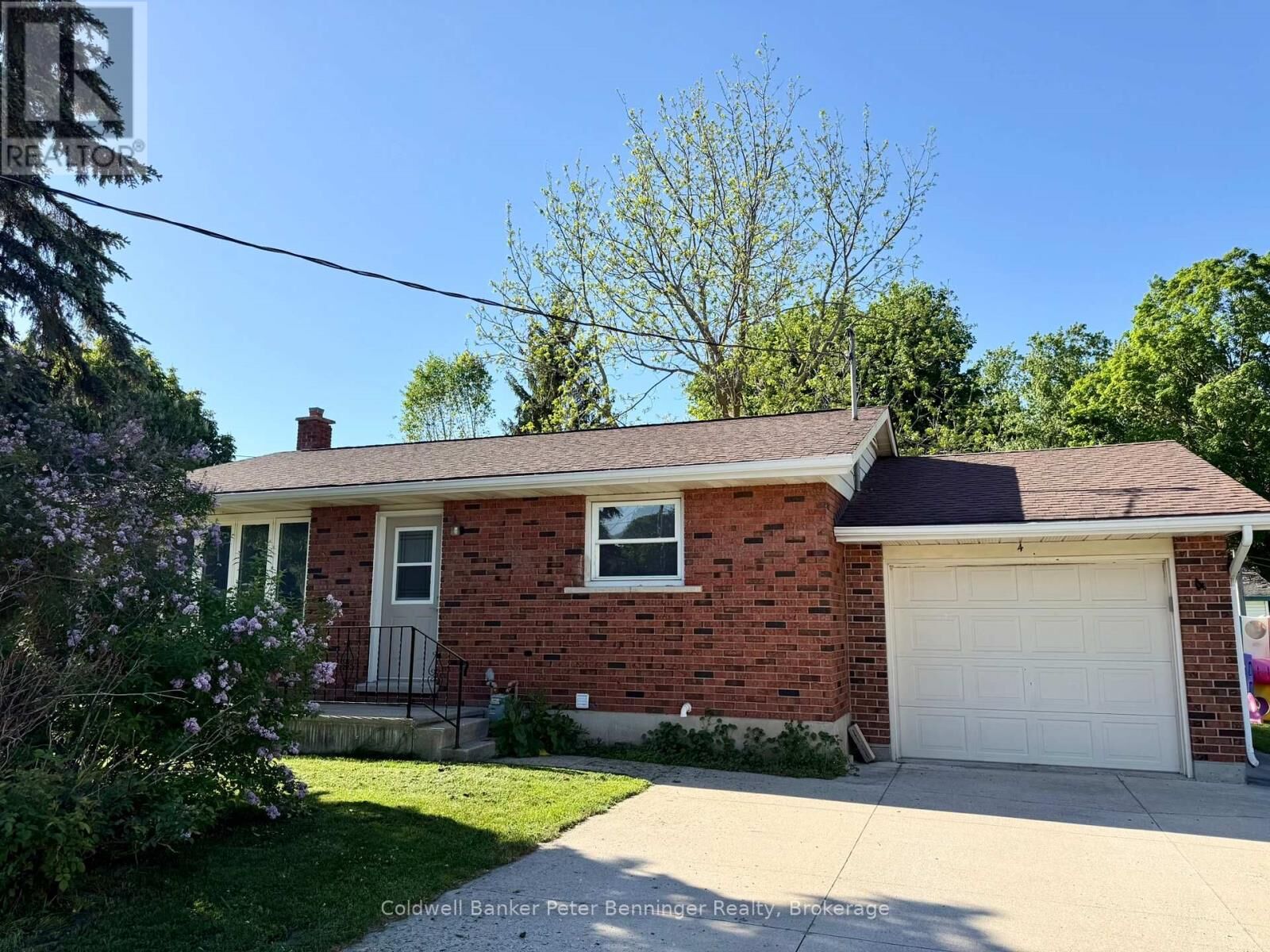Property Photo:  4 Huron Street  ON N0G 2V0 