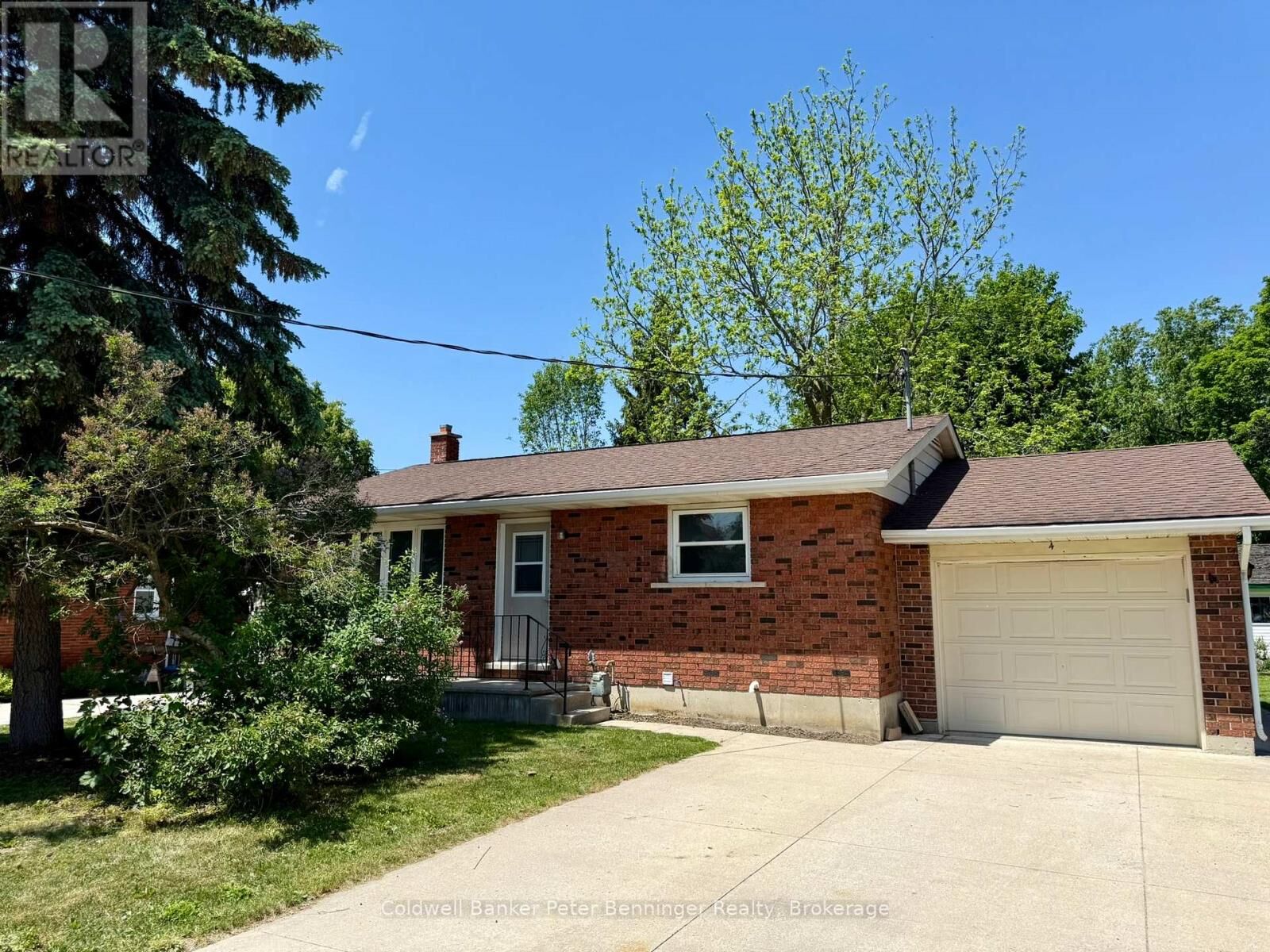 Property Photo:  4 Huron Street  ON N0G 2V0 