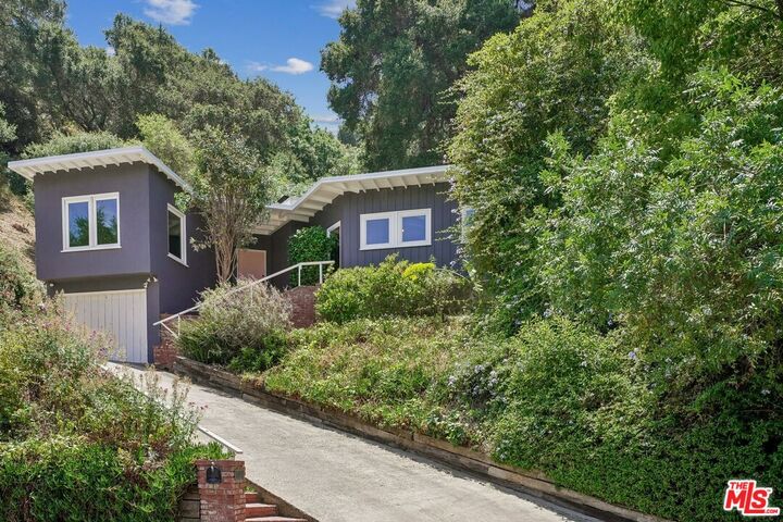 Property Photo:  3095 Passmore Dr  CA 90068 
