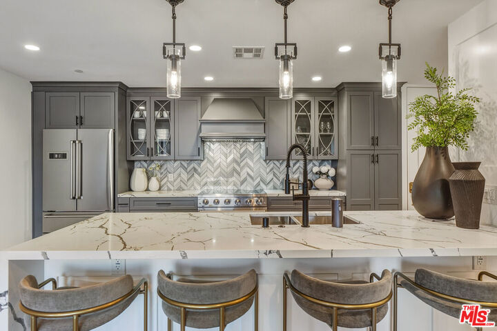 Property Photo: 121 S Hope St CA 90012