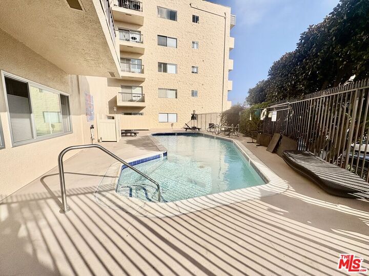 Property Photo: 622 S Barrington Ave CA 90049