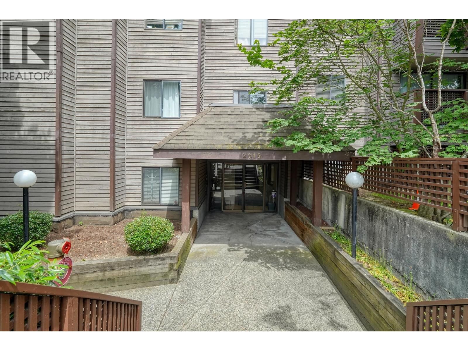Property Photo:  2215 Dundas Street  BC V5L 1J9 