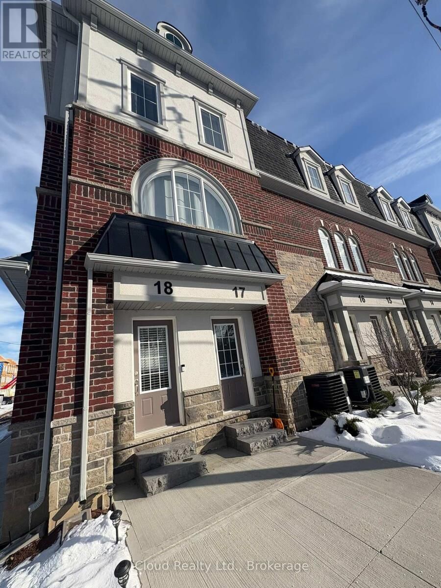 Property Photo:  677 Park Road North 18  ON N3P 0A2 