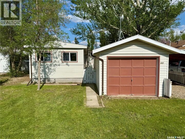 Property Photo:  177 Poplar Lane  SK S0G 1C0 
