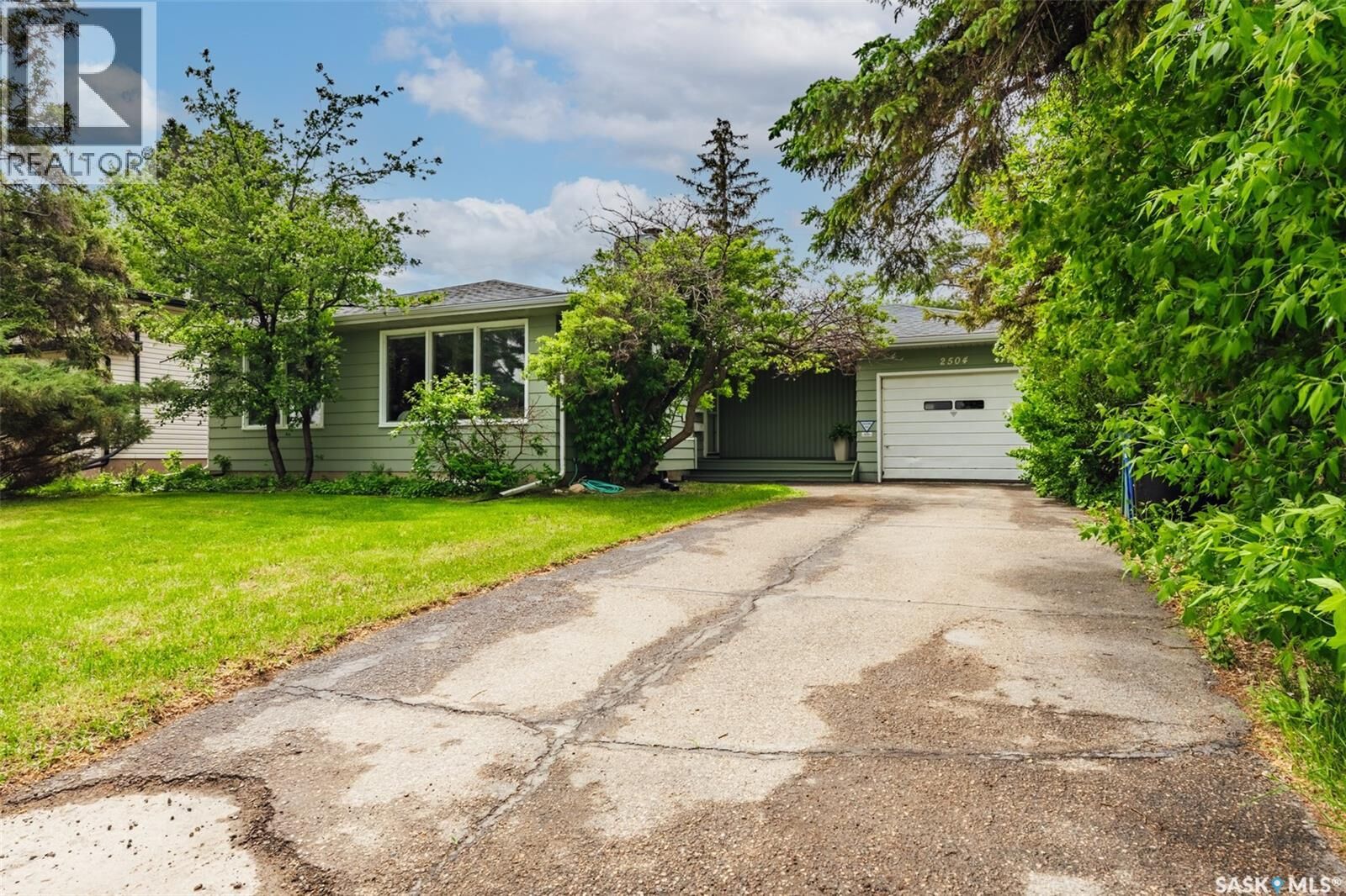 Property Photo:  2504 14th Street E  SK S7H 0B3 