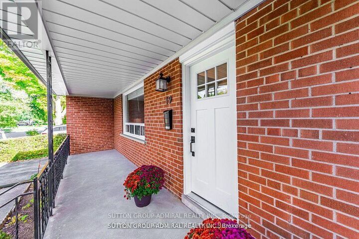 Property Photo:  19 Tobruk Crescent Main  ON M2M 3B3 