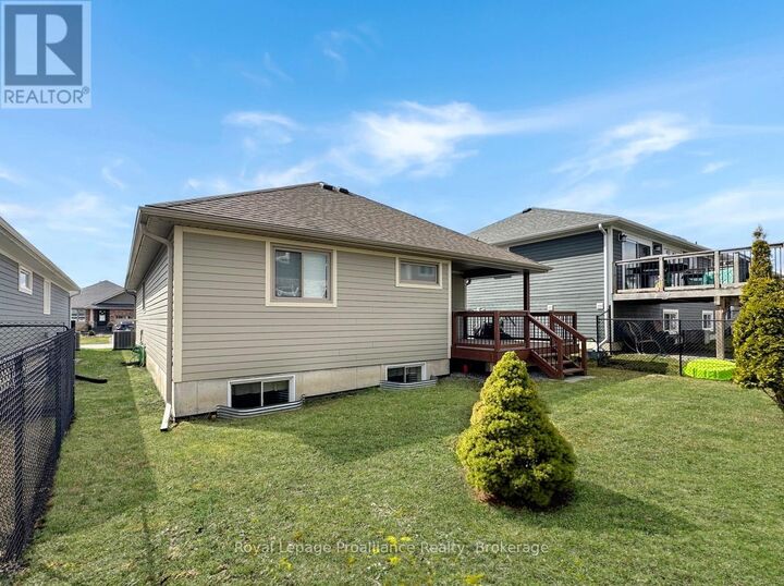 Property Photo:  8 Tessa Boulevard  ON K8N 4Z5 