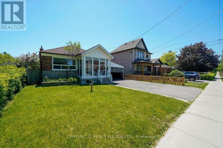 Property Photo:  55 Cornwallis Drive  ON M1P 1H6 