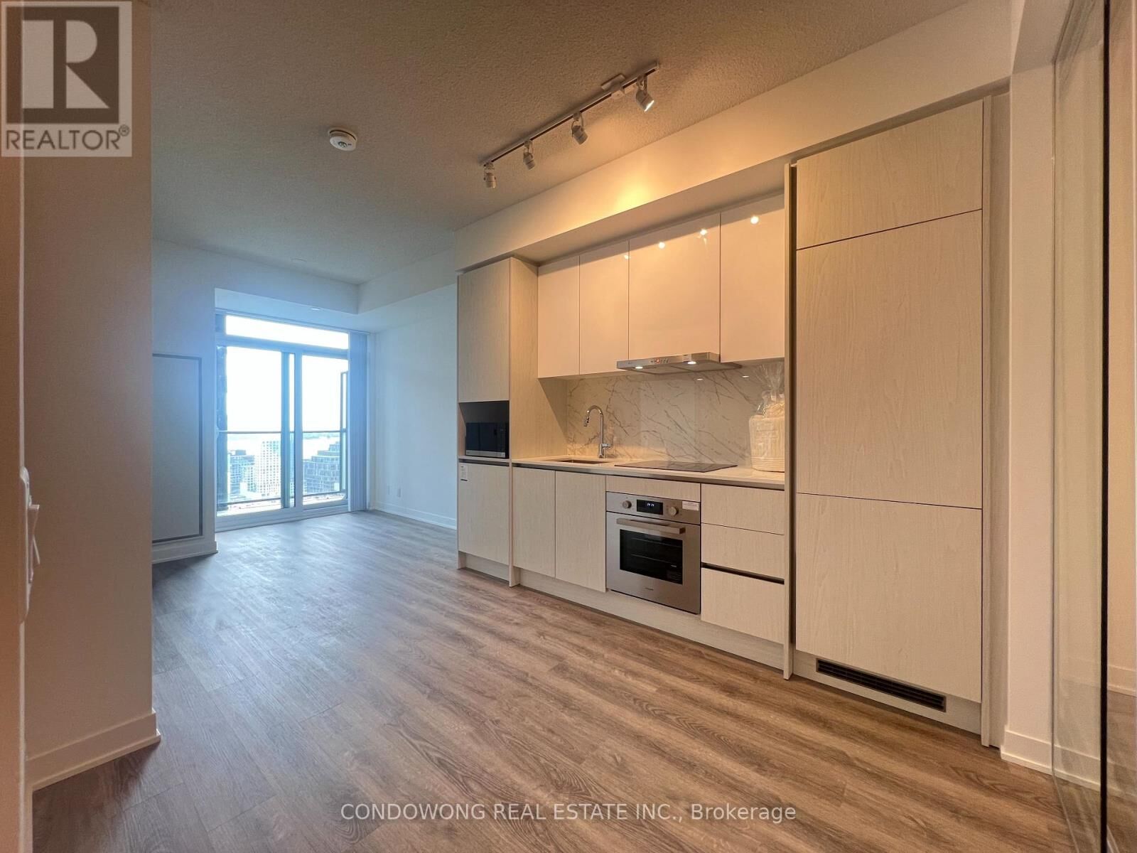 Property Photo:  180 Front Street East 3209  ON M5A 0A9 