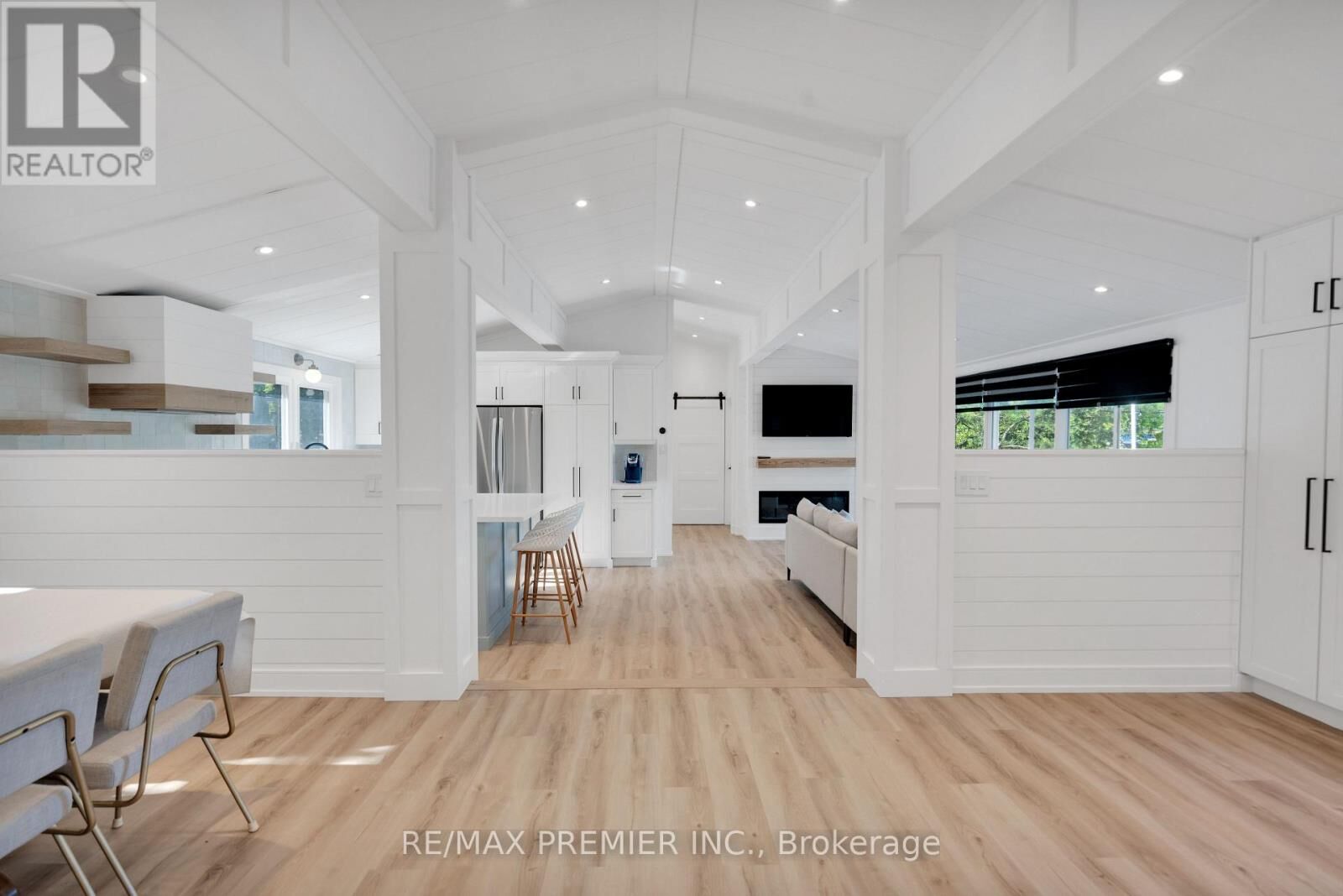 Property Photo:  891 Tiny Beaches Road South  ON L0L 1P0 