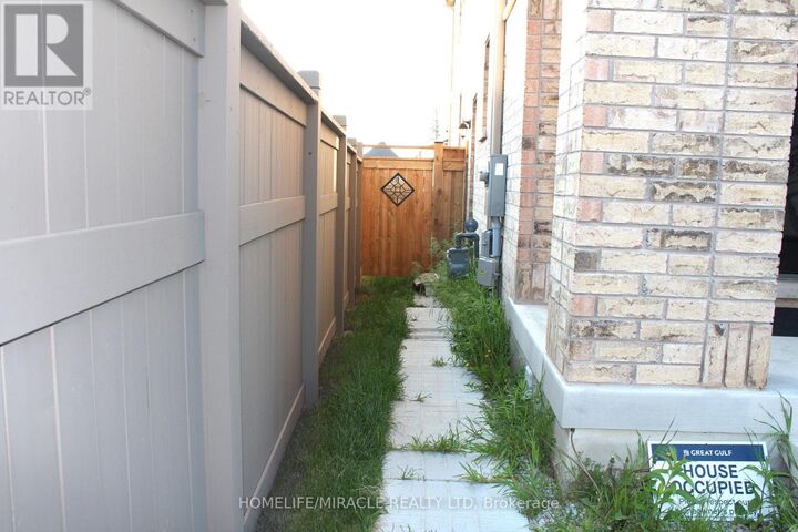 Property Photo:  35 Merrimac Drive  ON L6Y 6K4 