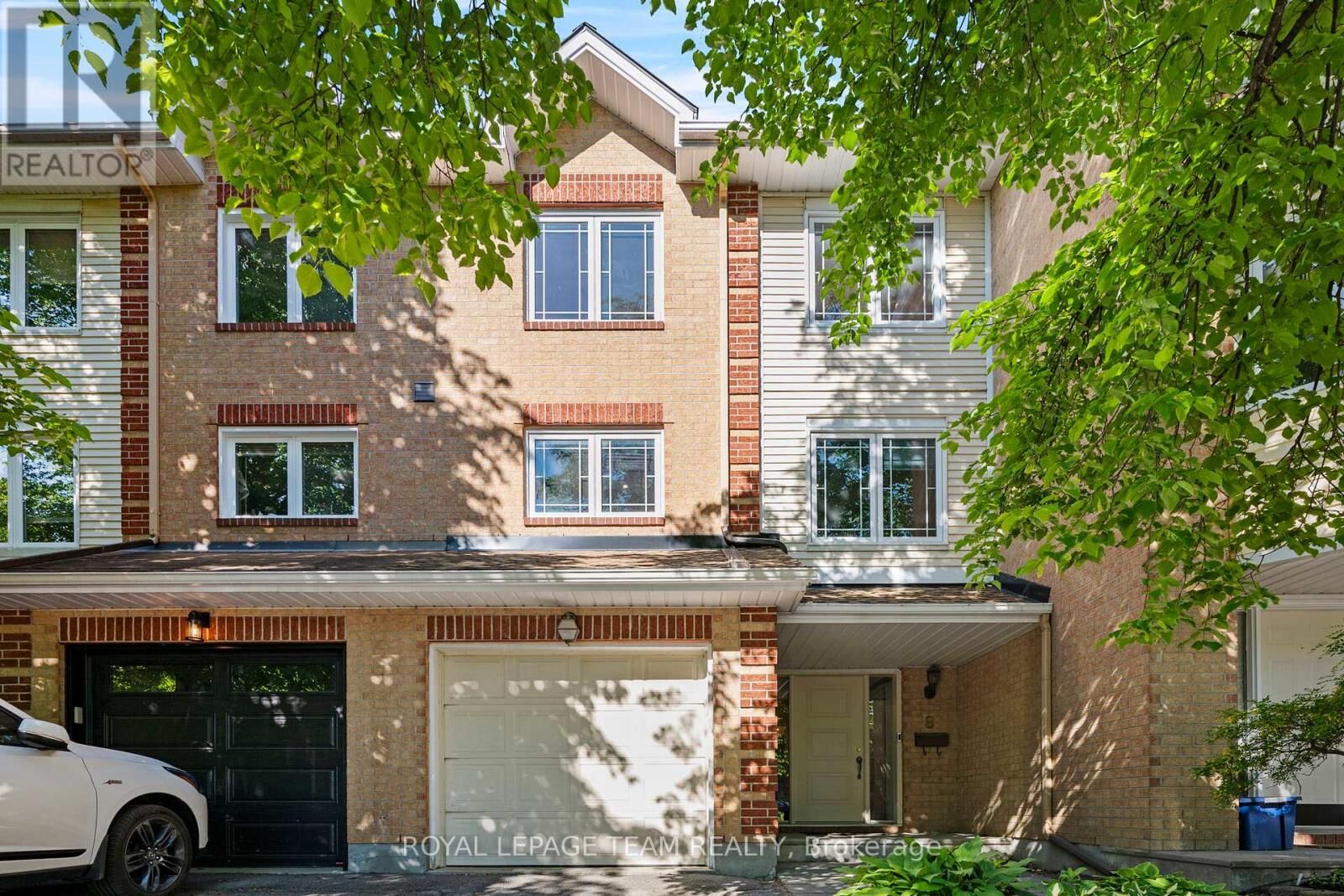 Property Photo:  8 Mannington Court  ON K2J 4A1 
