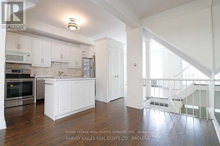 Property Photo:  390 Huron Street  ON M5S 2G6 