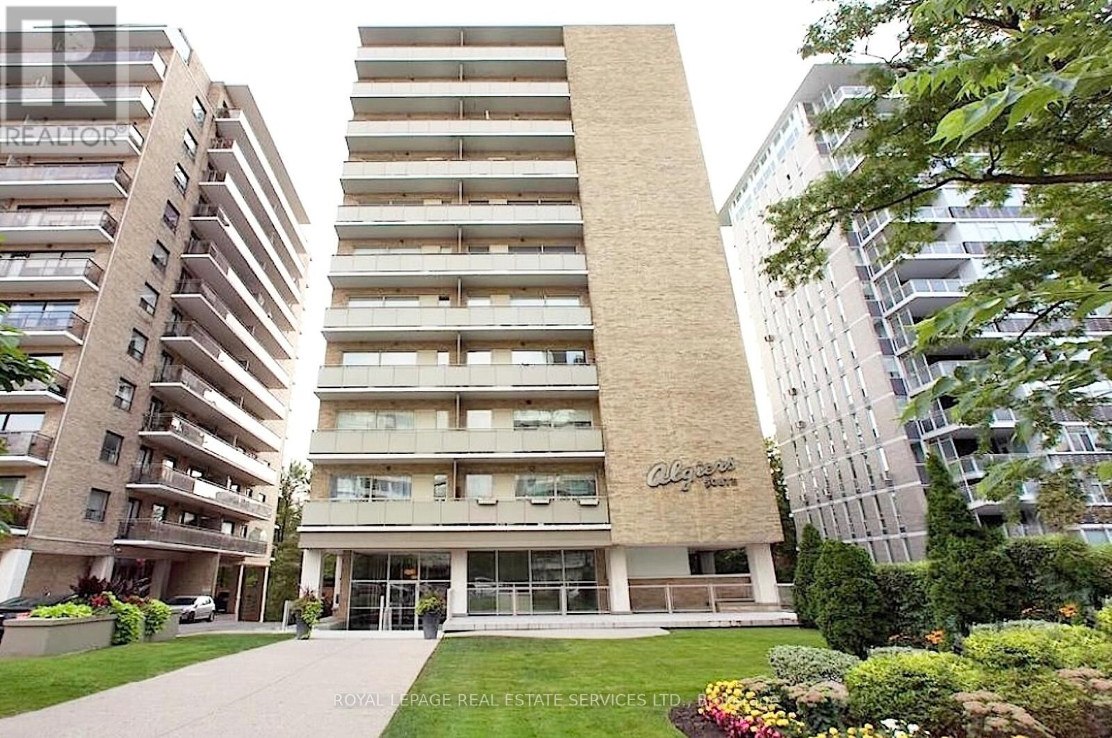 Property Photo:  565 Avenue Road 706  ON M4V 2J9 