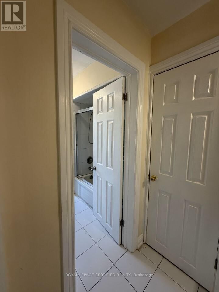 Property Photo:  148 Belgravia Avenue  ON M6E 2M7 