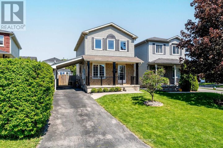 Property Photo:  41 Burnham Boulevard  ON L1A 4G5 