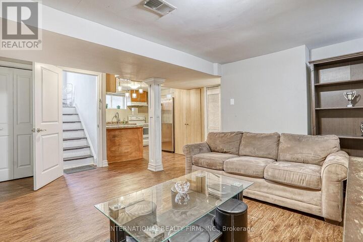 Property Photo:  4 Yeomans Road  ON M3H 3J4 