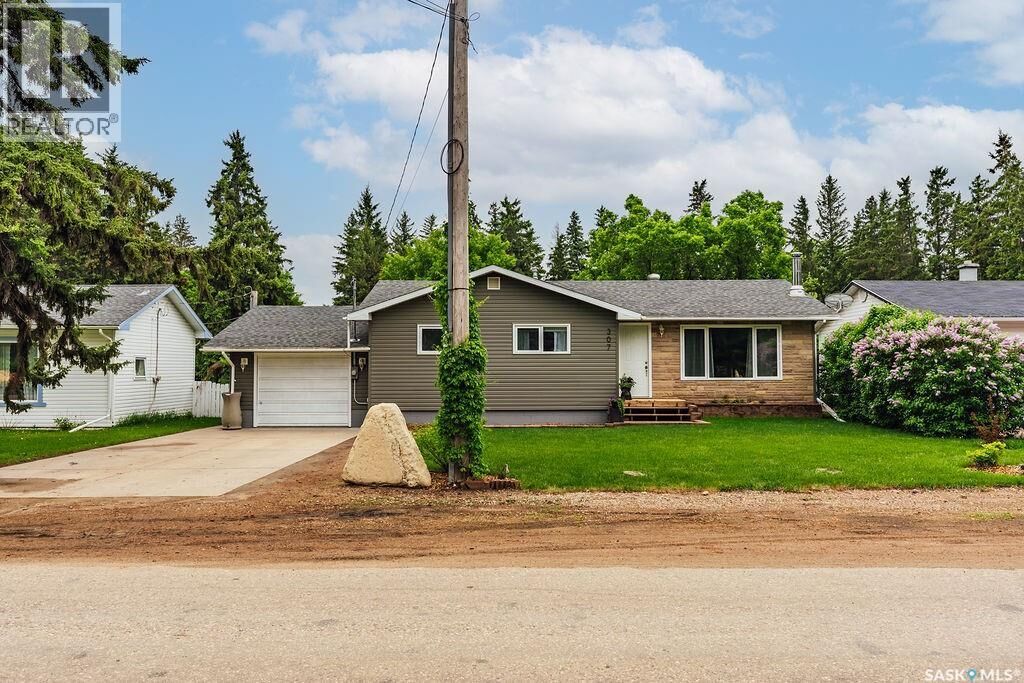 Property Photo:  307 2nd Avenue S  SK S0K 1Z0 