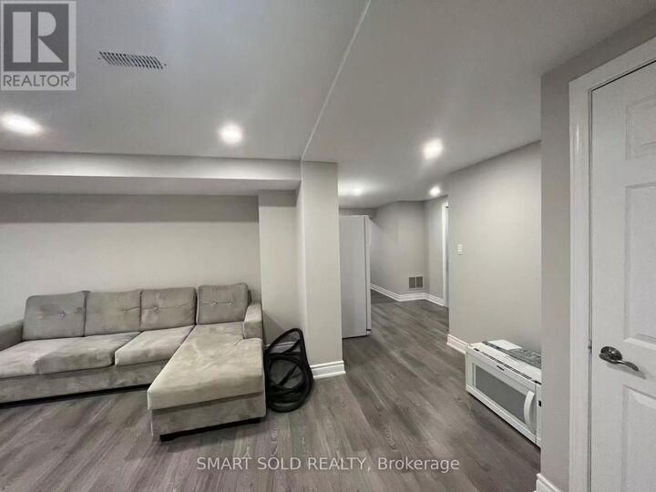 Property Photo:  45 Abbeywood Trail  ON M3B 3B4 