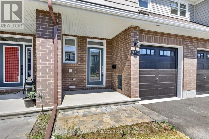 Property Photo: 737 Maverick Crescent ON K2S 2X1