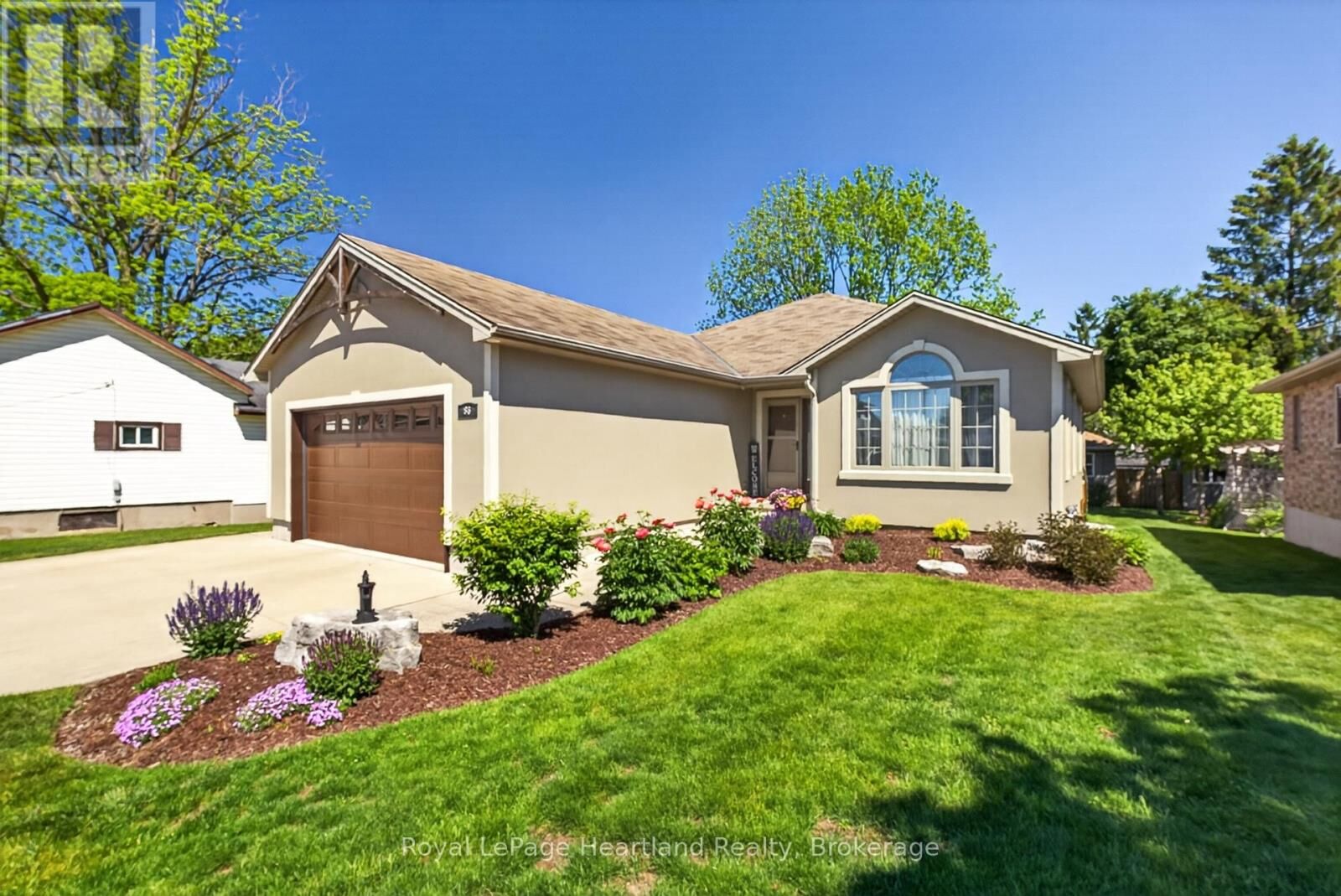 Property Photo: 86 Huron Street West ON N0M 1S2