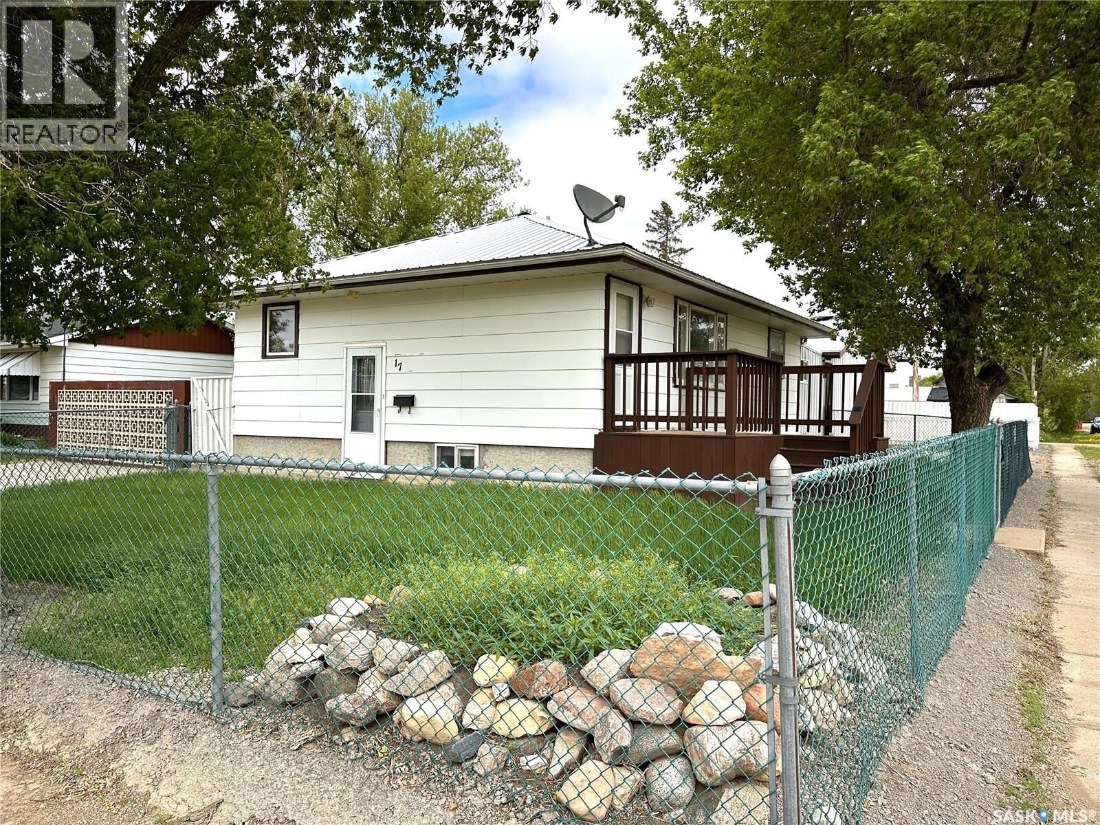 Property Photo: 17 Jarvis Street SK S0G 4A0