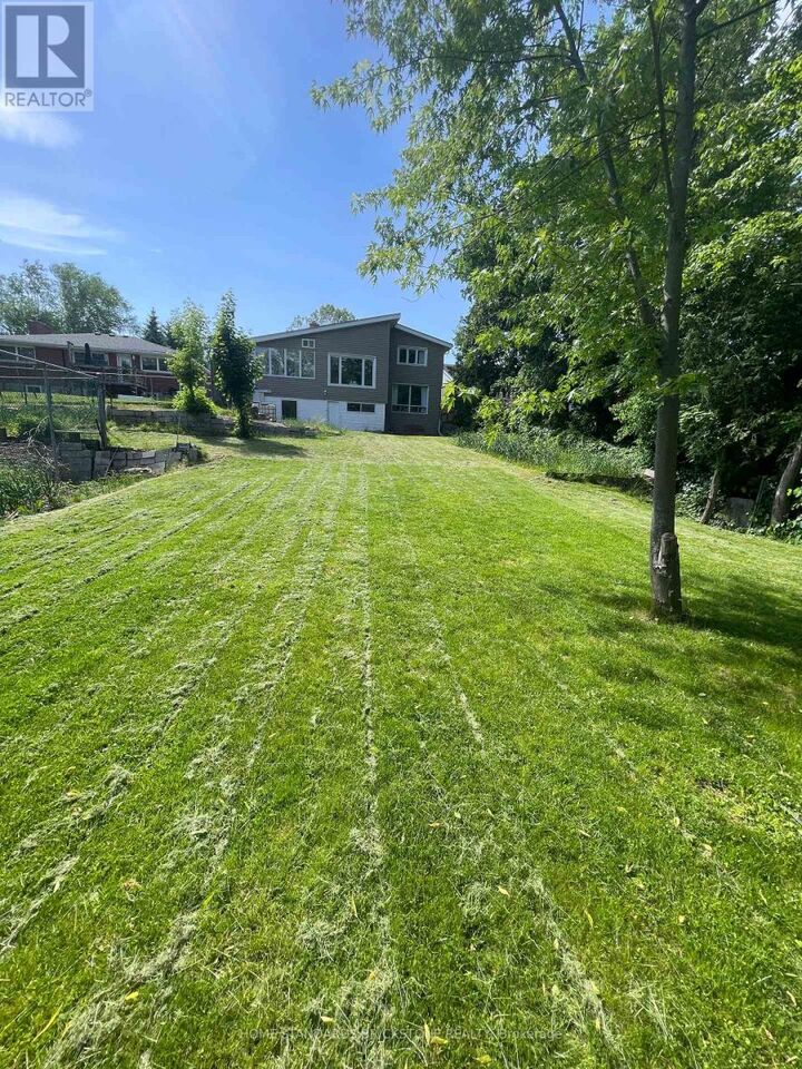 Property Photo:  72 Mountain Avenue North  ON L8G 3P5 