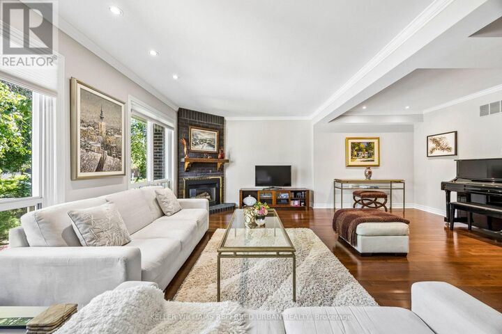 Property Photo:  31 Flaming Roseway  ON M2N 5W8 
